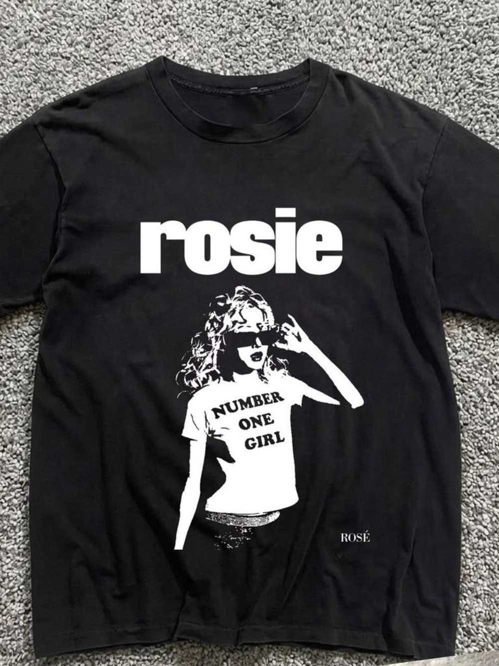 Rosie “Number One Girl” Graphic Tee – Black Music-Inspired T-Shirt